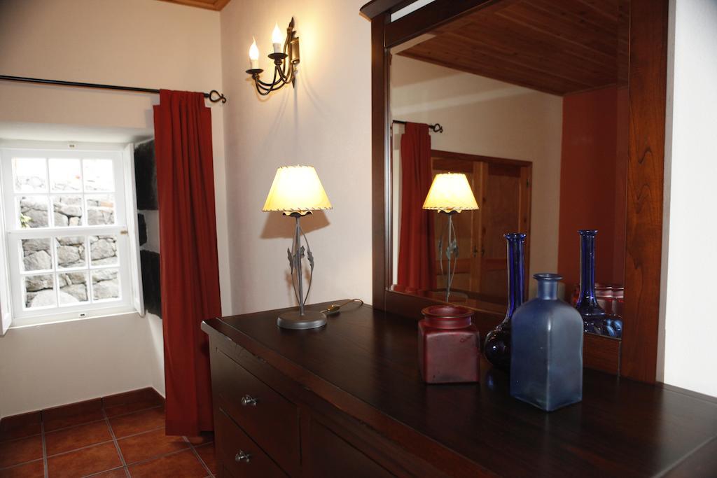 Casa Capelinhos Guest House Capelo Phòng bức ảnh